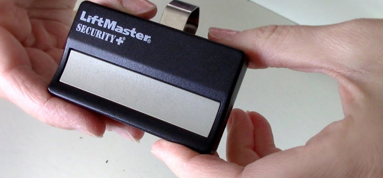 chamberlain garage door remote battery in Grimsby